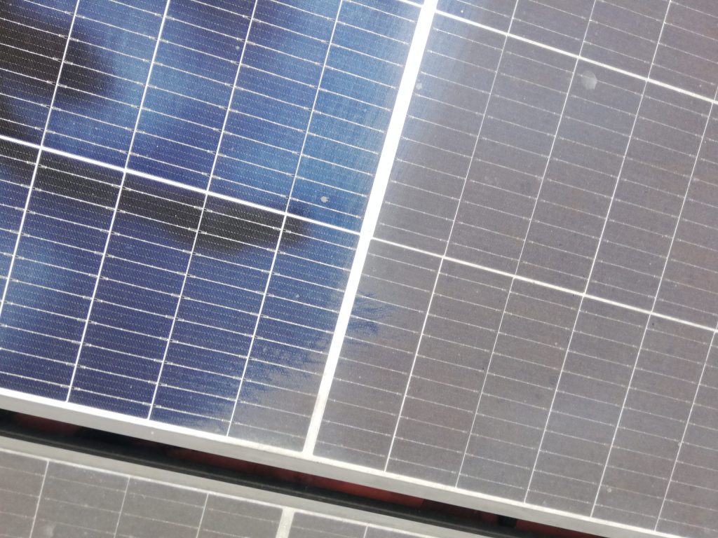 Detaliu panouri fotovoltaice